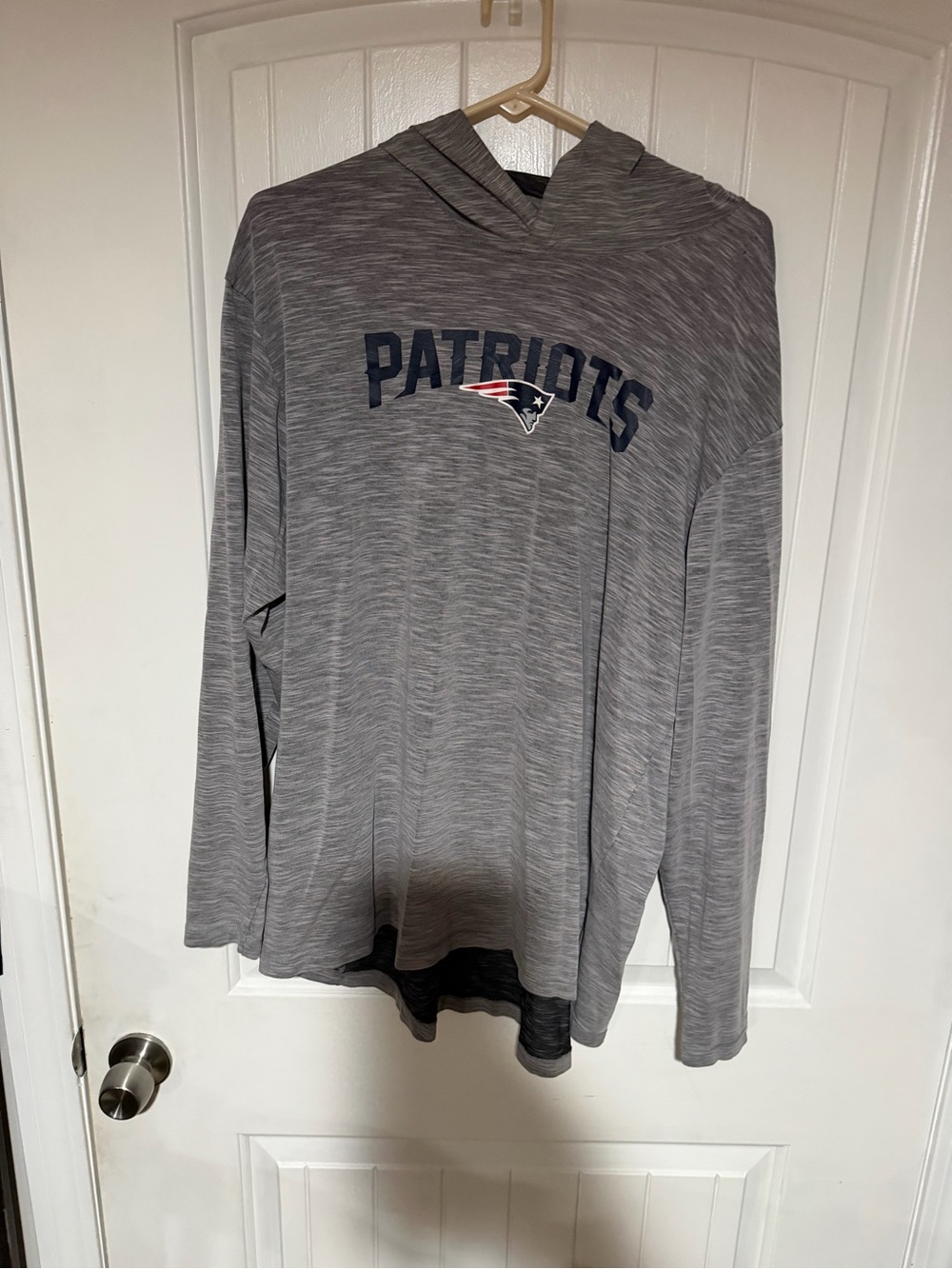 Men's size XL Nike Gray Patriots Hooded Long-Sleeve Top